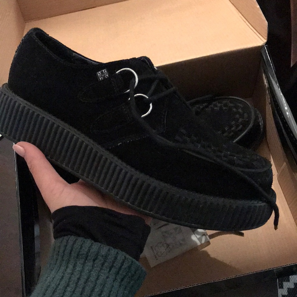 Black creepers